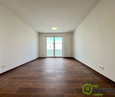 Pronájem bytu 1+kk s balkonem, parkováním a sklepem – ul. Třída Jiř... - Photo 4