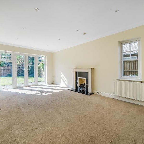 Green Lane, Hersham, Surrey, KT12 - Photo 1