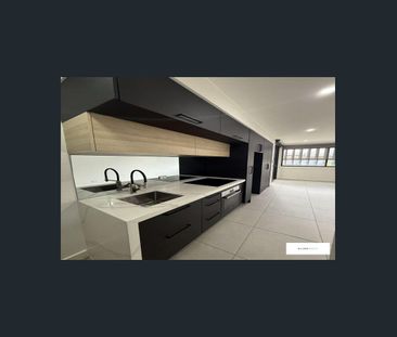 Perfectly located in the heart of Brunswick - Photo 1