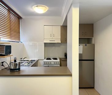 2/19 Leonard Avenue, 4217, Surfers Paradise Qld - Photo 2