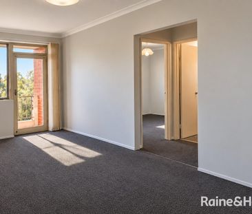 2 Bedroom Unit in Great Central Location! - Photo 1