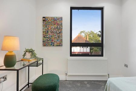 4 bedroom semi-detached house to rent - Photo 5