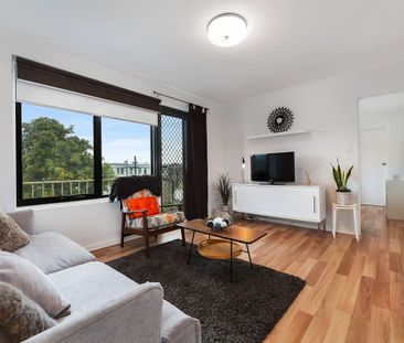 TOP-FLOOR TREAT WITH LIGHT AND STYLE! - Photo 1