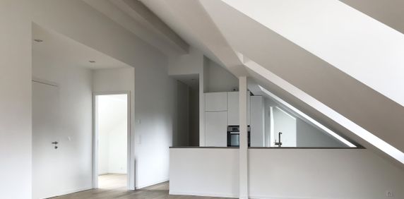 Attique de 4,5 pièces au coeur du vieux-Carouge - Foto 2