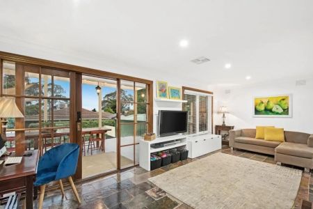 Spacious Living - Photo 2