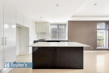 ABSOLUTE LAKE FRONTAGE! - Photo 4