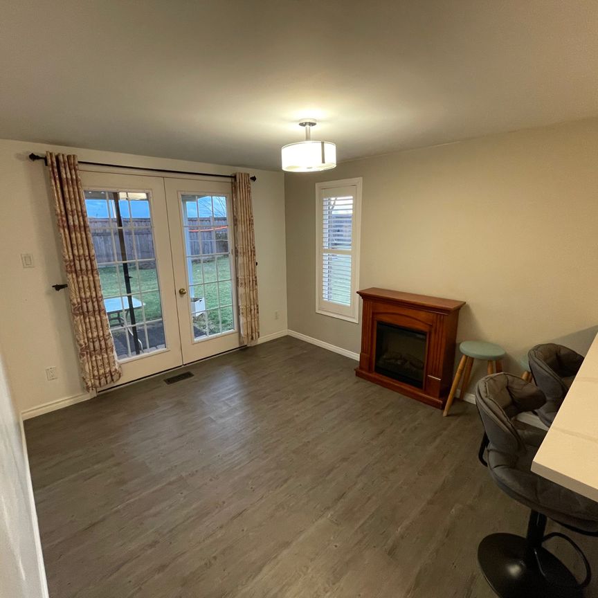 For Lease - 22 Grant Court Unit# #B, East Gwillimbury, Ontario - Photo 1