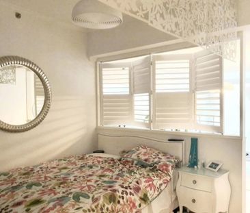 Chic and Cosy Split-Level Furnished Studio Apartment in Ideal Mid-C... - Photo 4