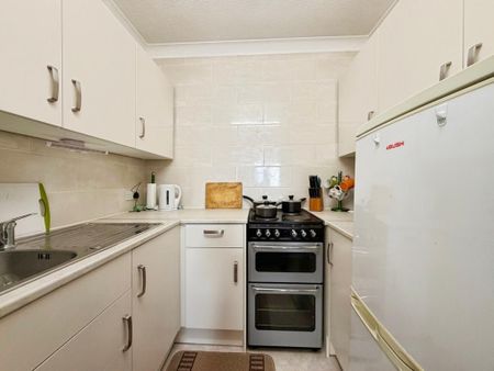1 bedroom flat to rent - Photo 4