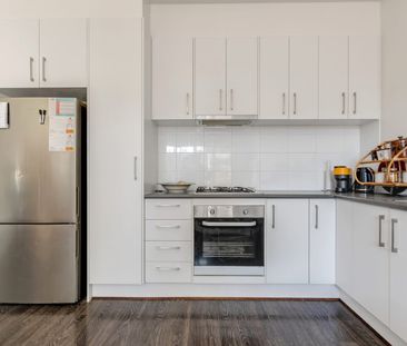 STYLISH 2 BEDROOM HOME!!! - Photo 6