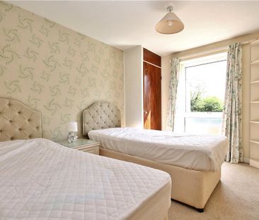 Thames Side, Staines-upon-Thames, Surrey, TW18 2HE - Photo 1