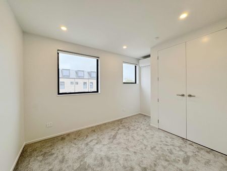 Brand-New Townhouse – Modern Style and Smart Design - Photo 4