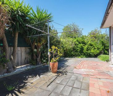 BRAND NEW KITCHEN - FRESHLY PAINTED THROUGHOUT - BRAND NEW CARPETS - Photo 3