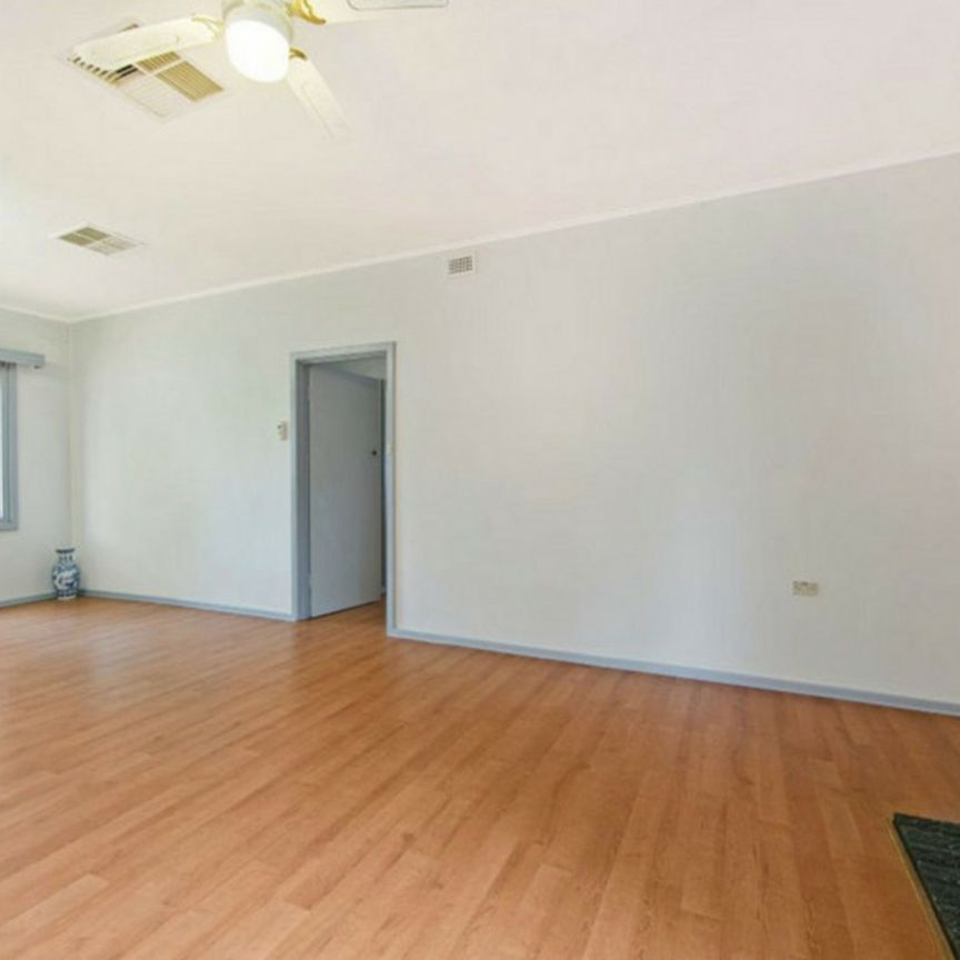 Family-Friendly Comfort in Elizabeth South - Photo 1