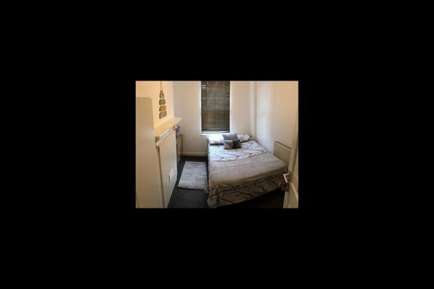 Room in a Shared House, Luckwell Road, BS3 - Photo 1