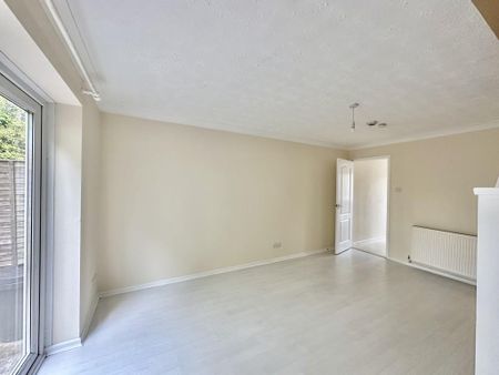 2 bedroom terraced house to rent - Photo 3