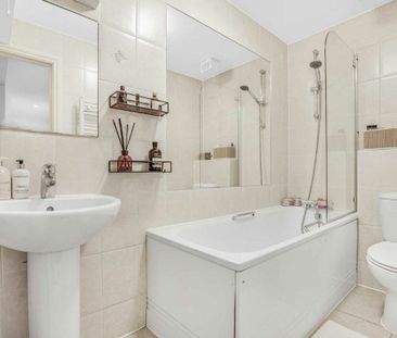 Royal Drive, New Southgate, N11 - Photo 2