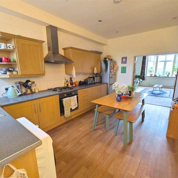 2 Bedroom Apartment To Let - Photo 1
