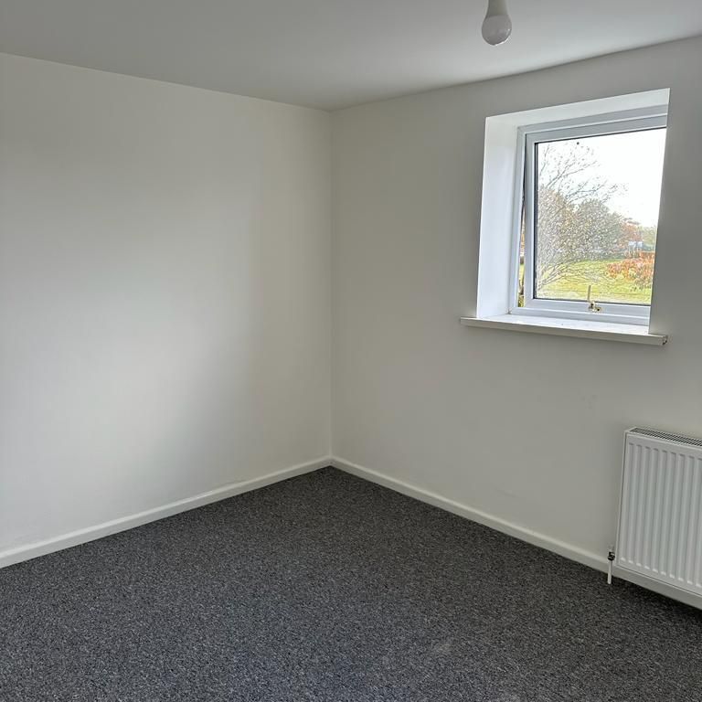 4 bedroom semi-detached house to rent - Photo 1