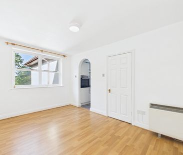 2 bedroom Flat in Yorktown Road, Sandhurst - Photo 6