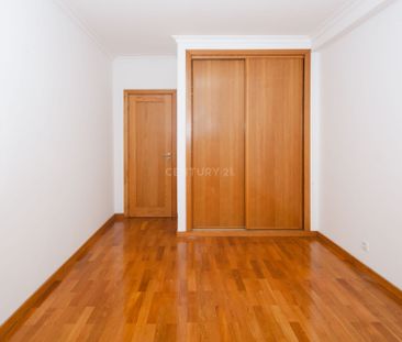 Apartamento Moderno de tipologia T2, com Varanda, para Arrendar na ... - Photo 2