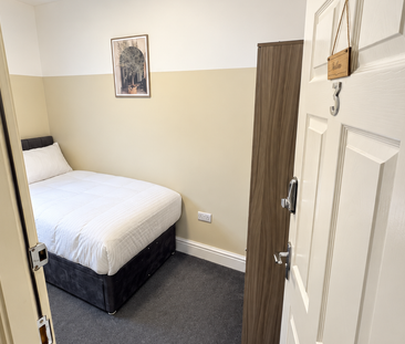 1 WEEK RENT FREE | Ensuite Rooms From £515 | Bills Included Room 5 - Photo 5