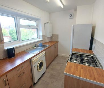 2 bedroom Flat To Let - Photo 4