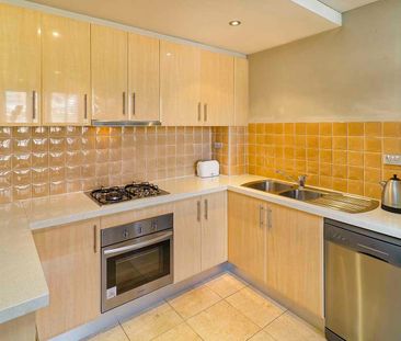 PERFECTLY POSITIONED IN PYRMONT! - Photo 3