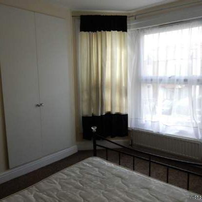 2 bedroom property to rent in Ilford - Photo 1