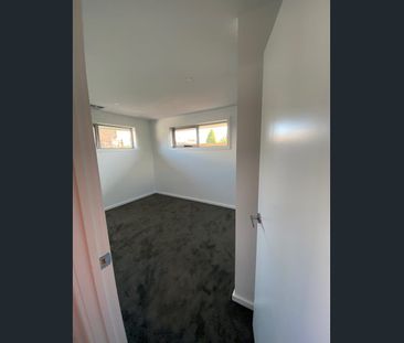 Modern 2 bedroom unit - Photo 1