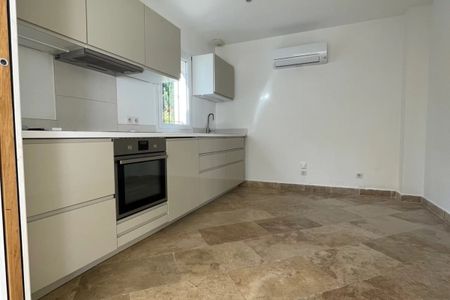 VILLA TYPE 5 Meublé sur terrain clos de 600m² - Photo 3