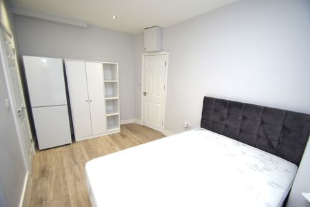 1 bedroom | House share - Photo 2