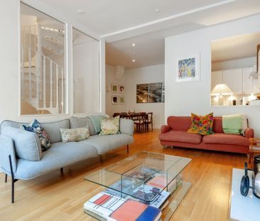 3 bedroom mews to rent - Photo 2