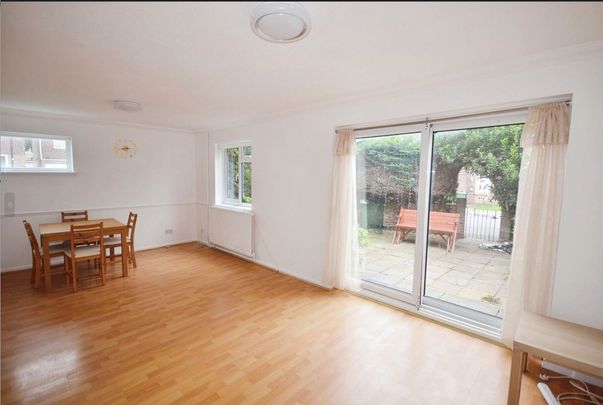 Amberley Road, Slough, SL2 - Photo 1