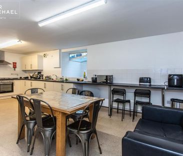 1 bedroom in a house share to rent - Photo 6