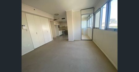 Two Bedrooms apartment at a convenient location - Photo 3