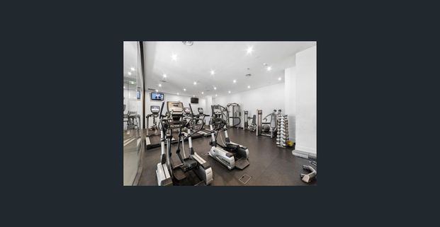 **FULLY FURNISHED** AND FULLY RENOVATED ...Just Move In … 1 Bedroom with 5 Star Facilities - Photo 1