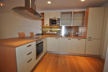 2 bedroom flat to rent - Photo 3