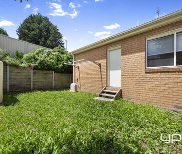 Modern Unit in Popular Suburb - Photo 3