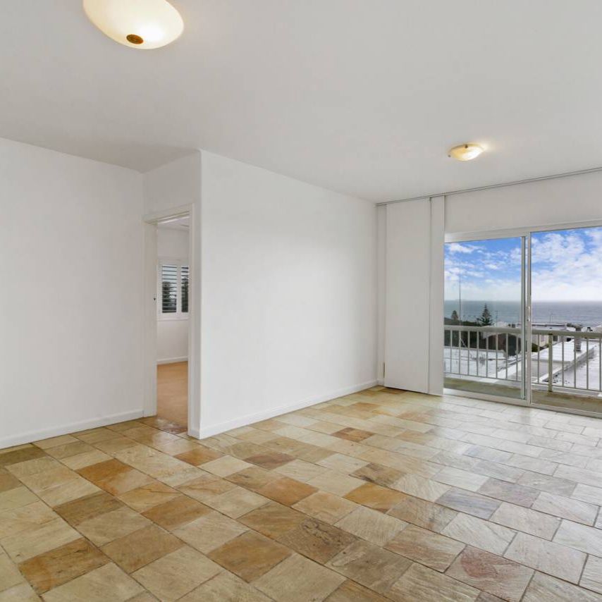 3 bedroom apartment in heart of Cottesloe Beach - Photo 1