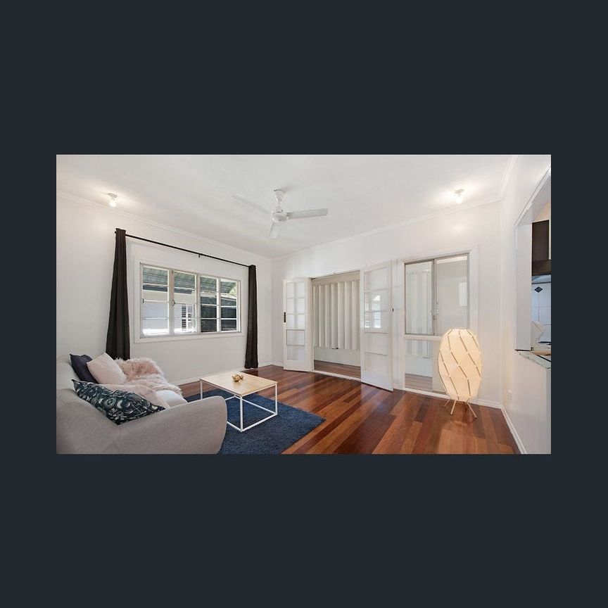 QUIET STREET.. DISHWASHER... TIMBER FLOORS... FANS... - Photo 1