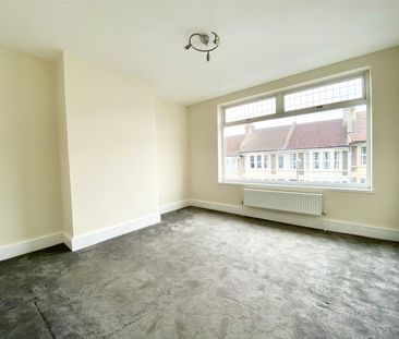 3 Bedroom - Photo 4