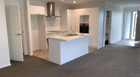 Ohauiti Spacious Home - Photo 2