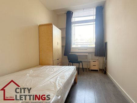 4 Bedroom Apartment - Photo 2