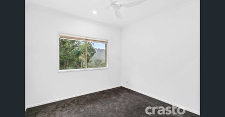 Short or Long Term Rental for your Extended family in Tallai. Secure undercover parking for caravan, boat & many cars. Huge Shed with mezzanine. - Photo 3