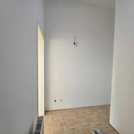 Moderne, sehr helle Dachgeschosswohnung mit hofseitiger Terrasse - 2 Zimmer - vis a vis U3 Station Enkplatz gelegen! - Photo 2