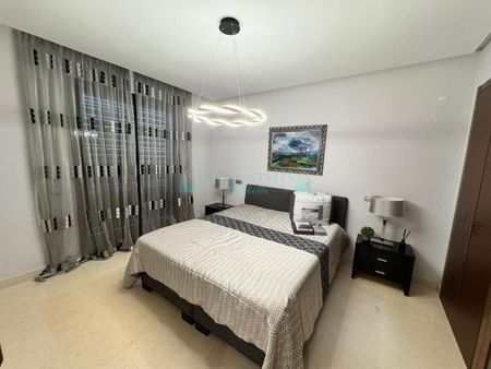 Penthouse for rent in El Paraiso, Estepona - Photo 3