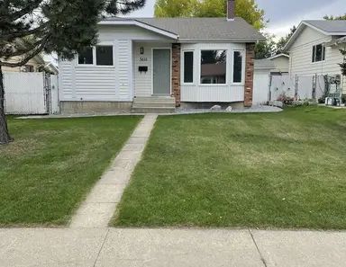 beautifully renovated bungalow | Edmonton - Photo 1