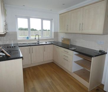 4 bedroom detached house to rent - Photo 1