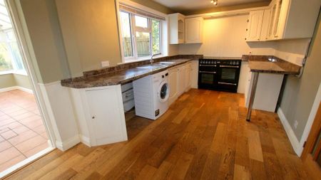 3 bedroom terraced house to rent - Photo 5